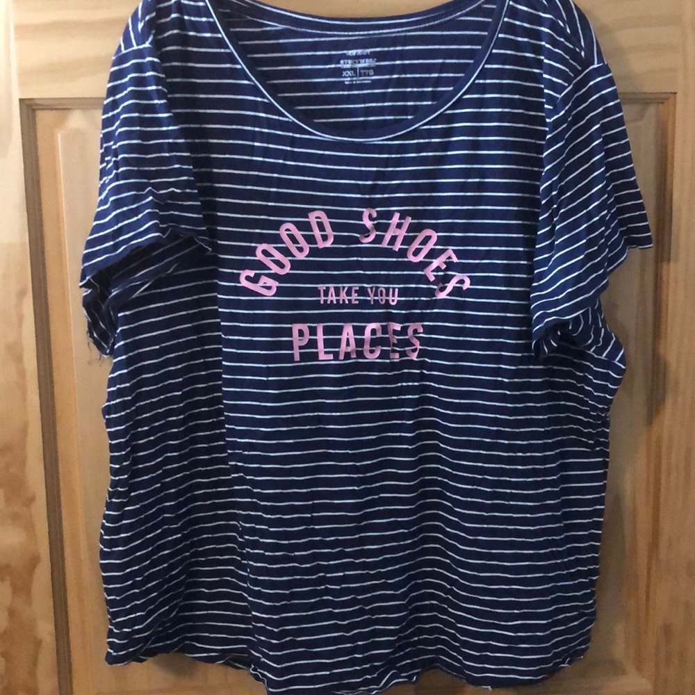 ❤️ 3 for $10 must bundle 3 
Shoe lover t-shirt